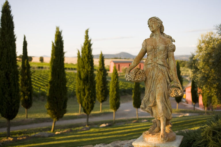 Capua Winery Podere Statua 768x512